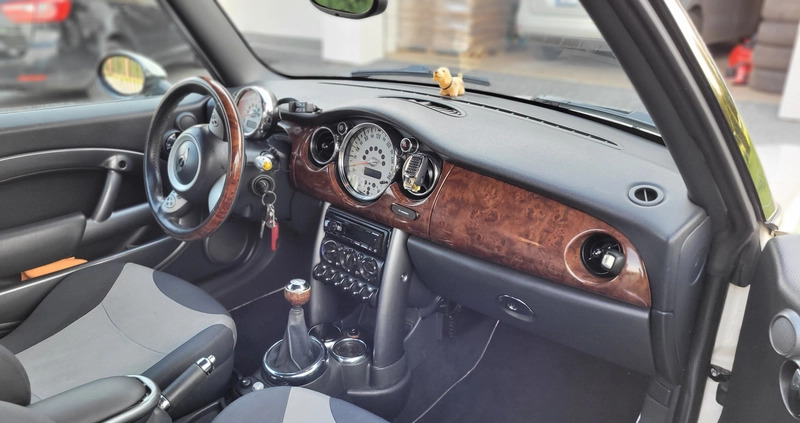 MINI Cooper S cena 26500 przebieg: 208000, rok produkcji 2007 z Bydgoszcz małe 137